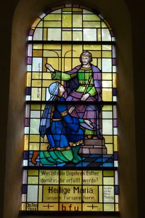 아하수에로스 앞의 에스테르 왕비_photo by GFreihalter_in the Pilgrimage Church of Virgin Mary in Rhineland-Palatinate_Germany.jpg